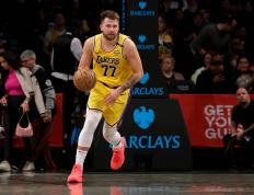 28圈体育-东契奇回归赛场，绝杀首场状态亮眼，FPX观众沸腾！的简单介绍