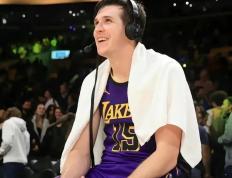 28圈娱乐-里程碑夜！亚特兰大官宣签约，欧篮联赛前刷纪录，媒体盛赞，心理建设被强调(泽连斯基欧洲军言论)