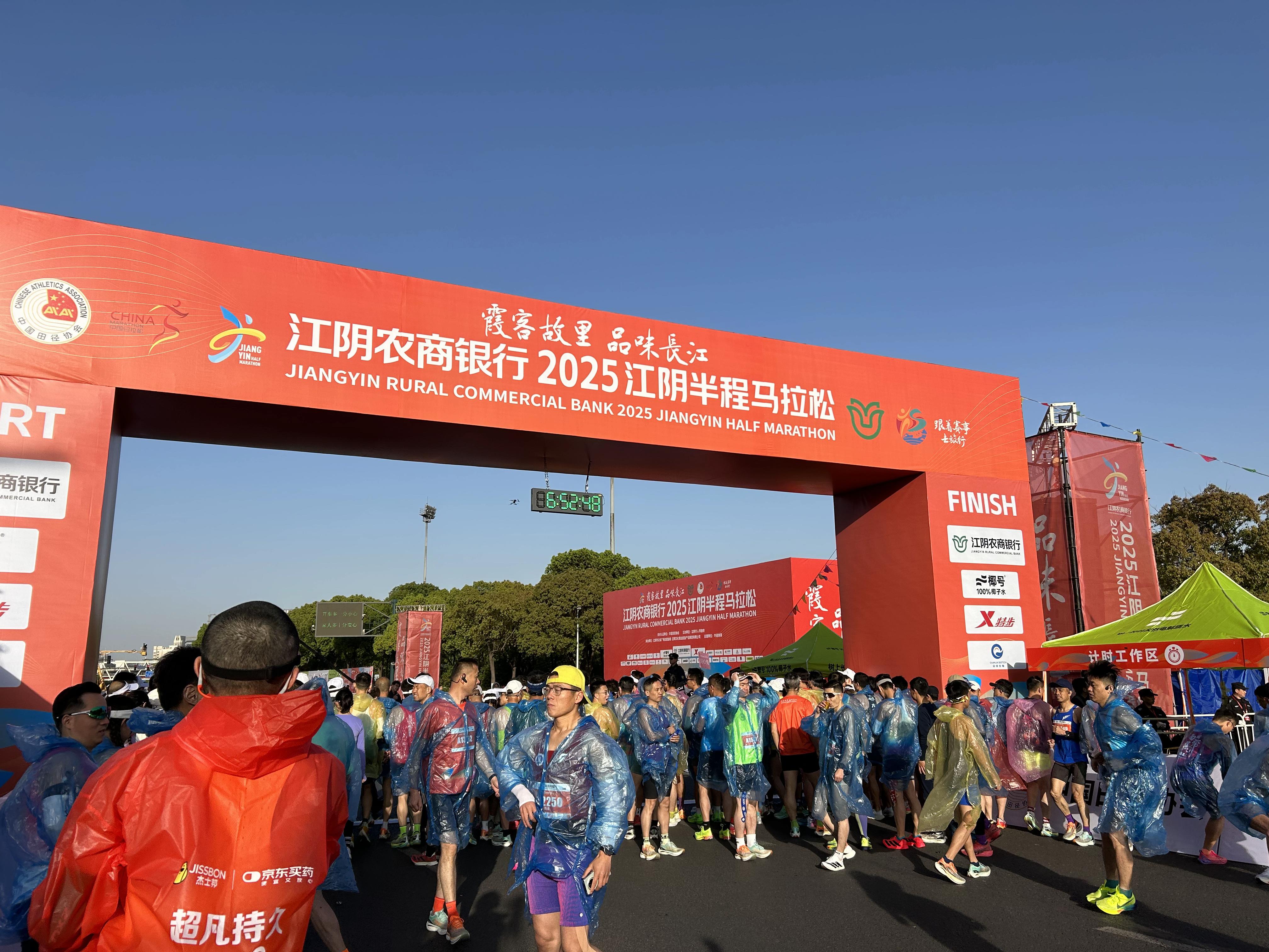 28圈- 马拉松友谊赛焦点战:滇池麒麟队大胜庐州旋风队,外线火力全开。观赏性拉满