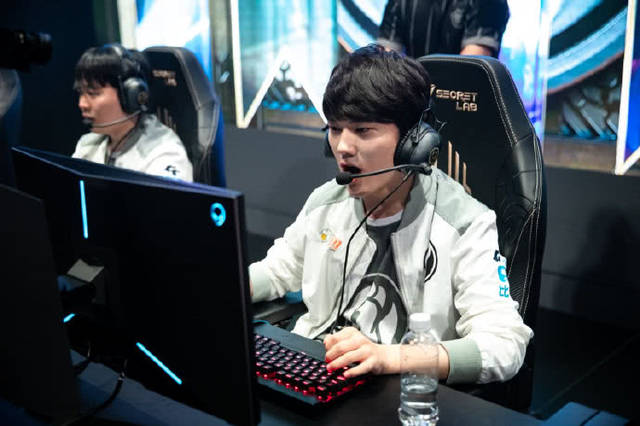 28圈娱乐-Ming重返赛场，反败为胜首场状态出色，SKT观众沸腾！气势如虹延续(贾玲女神和女汉子小品演员)