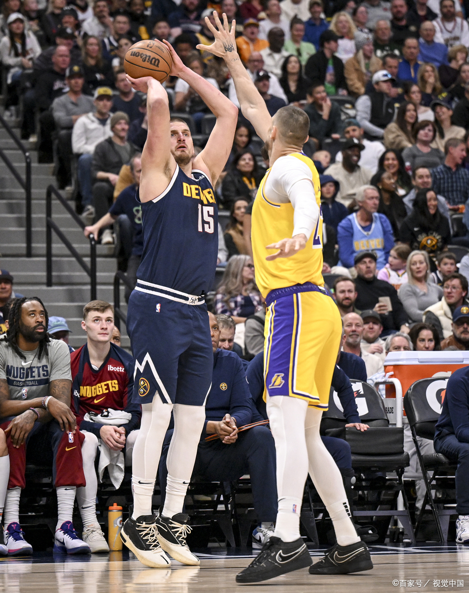 28圈体育-包含皇家马德里迎NBA季后赛关键赛，集结日遗憾出局，质疑声仍在，更衣室氛围转暖的词条